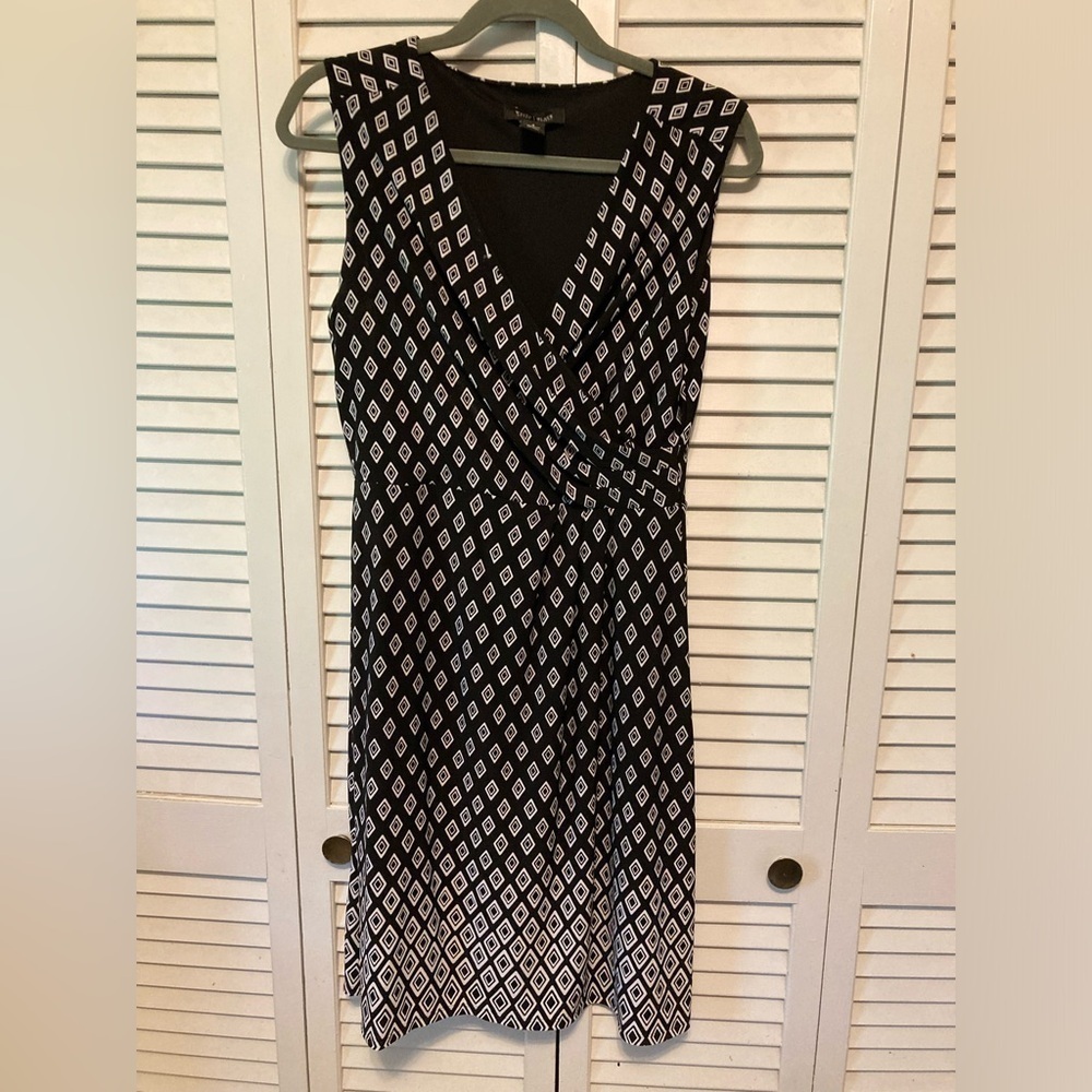 White House Black Market Black And White Sleeveless Faux Wrap Midi Dress Size 4